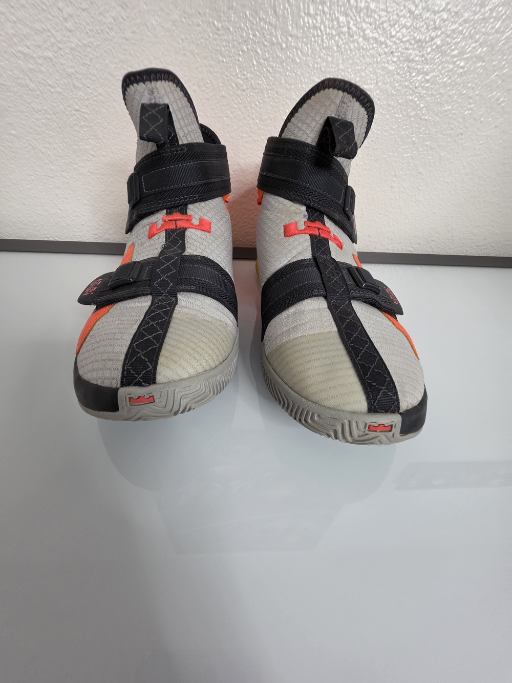 Nike LeBron Soldier 13 FlyEase GS Grey Crimson Shoes CJ1317-066 Size 6Y - Picture 3 of 12